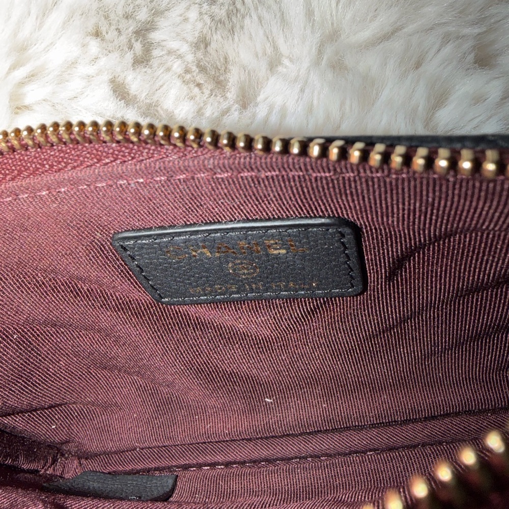 Chanel Chevron Black Leather pouch - Picture 3 of 5